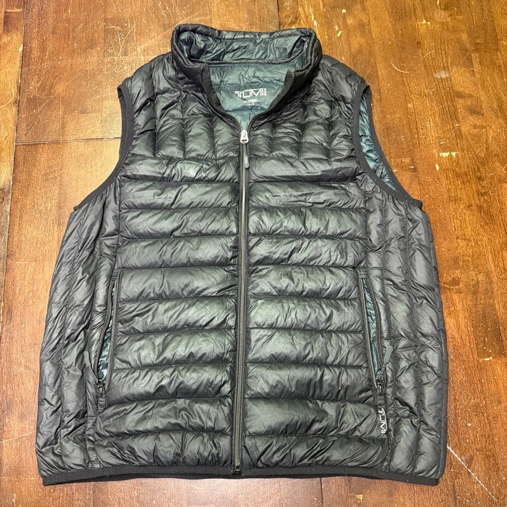 Tumi Puffer Vest Mens Large Black PAX Packable Travel Pillow Quilted Lightweight